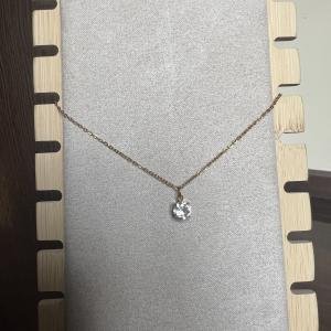 White dainty necklace