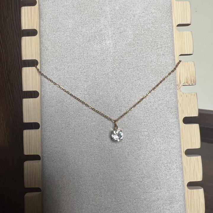 White dainty necklace